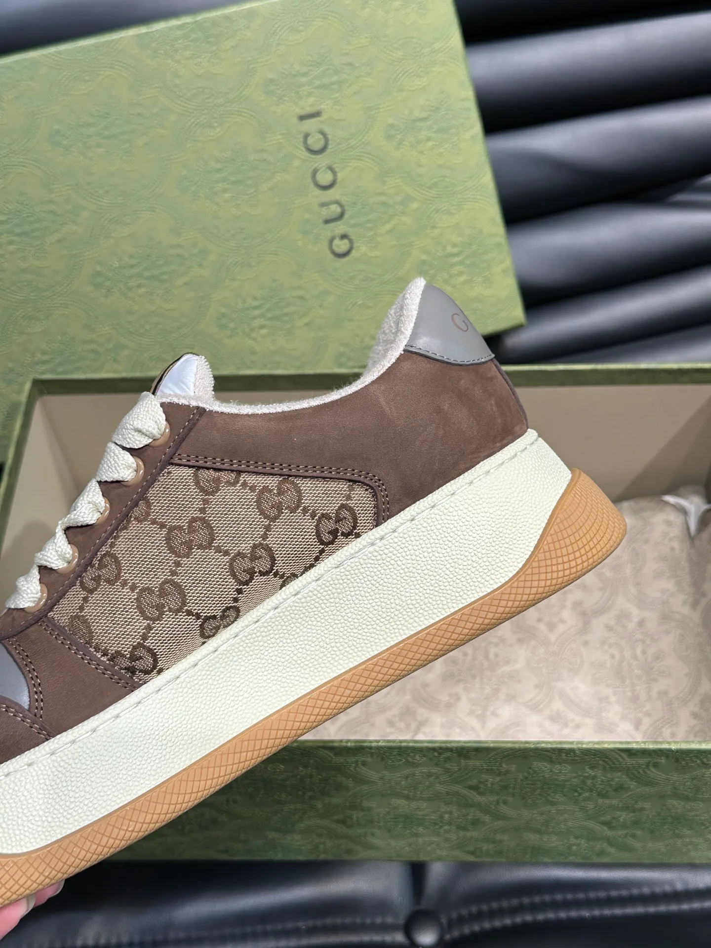 Men's men's shoes 💰p480 "GUCC*" Screener series 👫 Couple style GG thick-soled sneakers, the Screener series is inspired by the classic sneakers of the 1970s, cleverly incorporating the retro Gucci logo, two-color waterproof platform soles, and 5CM thick soles to enhance the aura, conveying the new design concept that a single product should be permanently accompanied by the passage of time, creating a retro distressed effect, decorated with metal double G oval enamel details! High-quality, versatile classic items, highly recommended. Size female 35-39, male 38-44